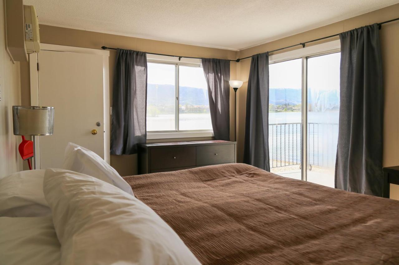 Richter Pass Beach Resort Осойос Екстериор снимка